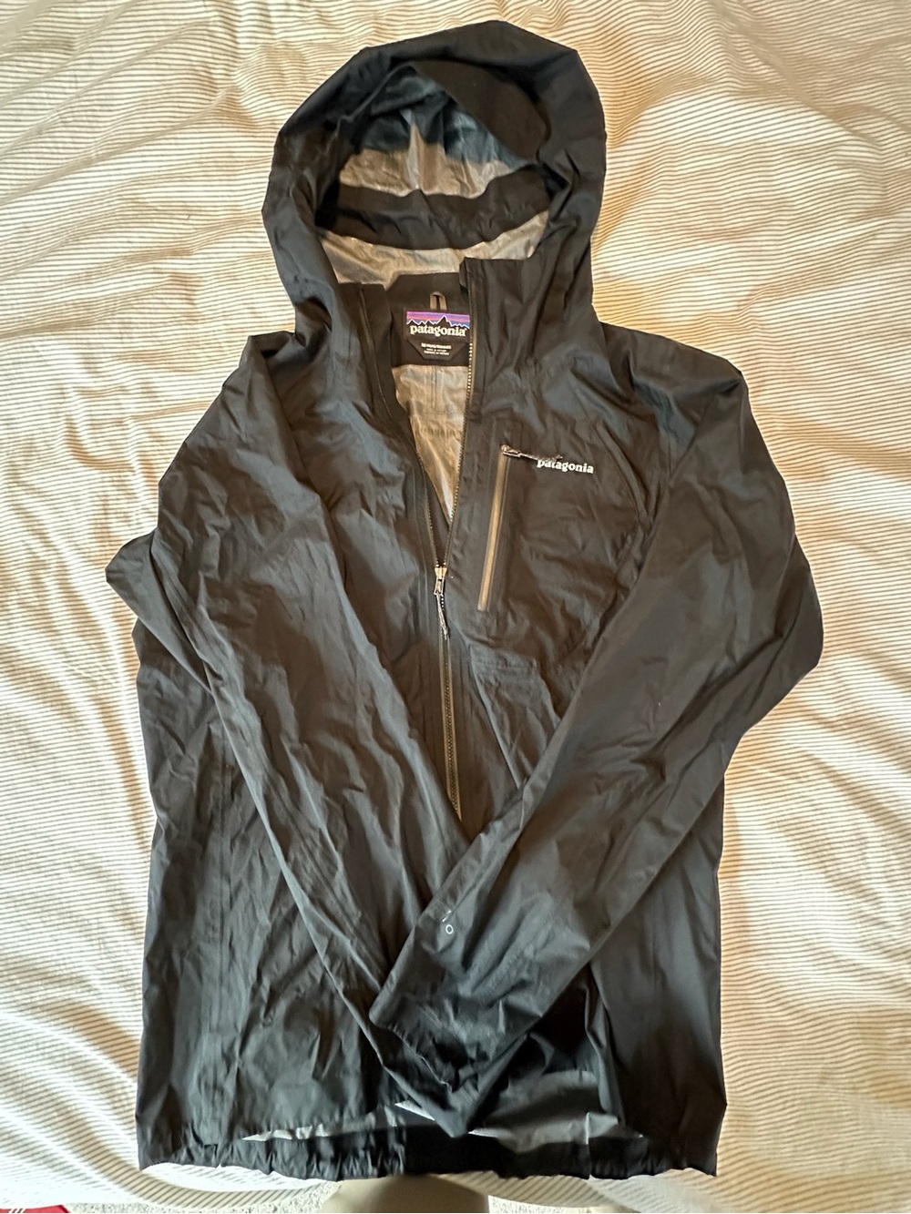 Patagonia Men's Black Hooded Lightweight Rain jacket